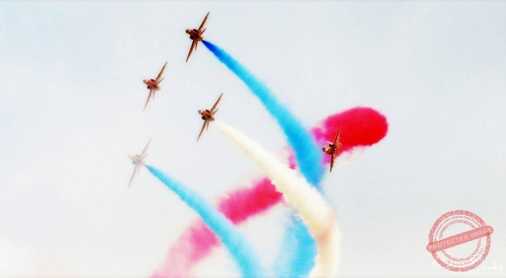Red Arrows turning