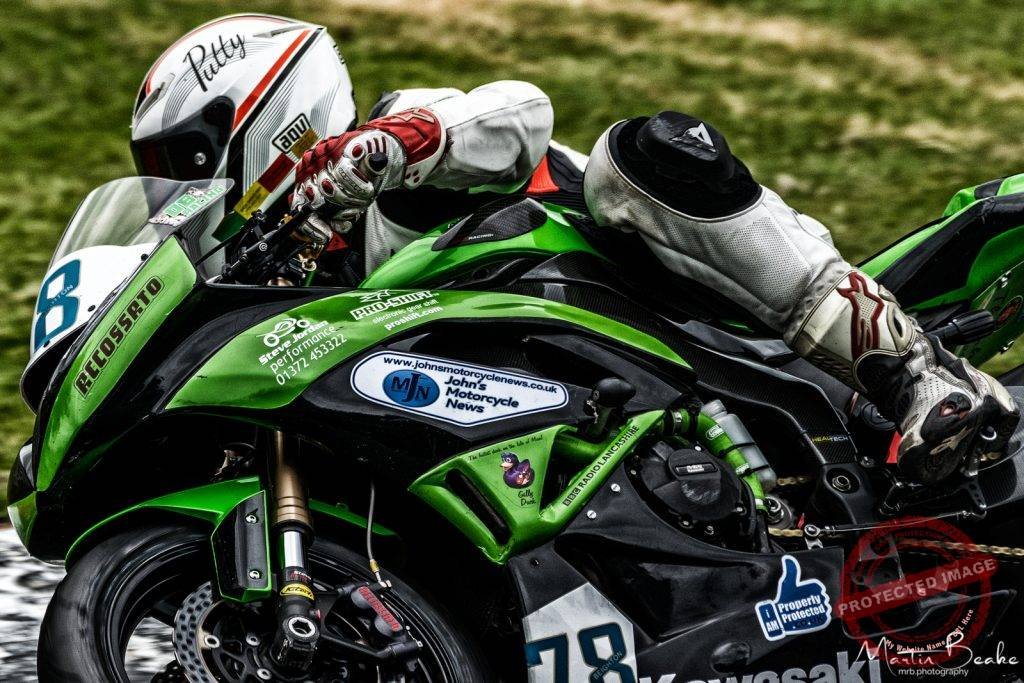 Kawasaki at Druids Corner, Brands Hatch