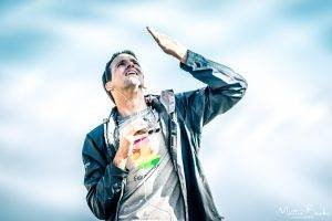 Man looking up at the skies holding binoculars