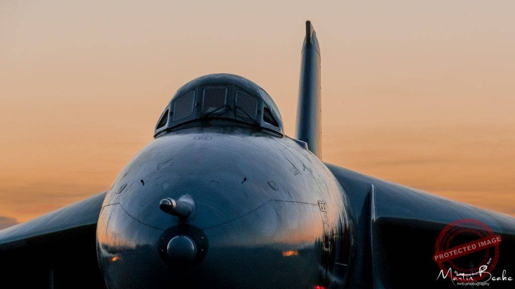 Vulcan XL426 at Sunset, Southend